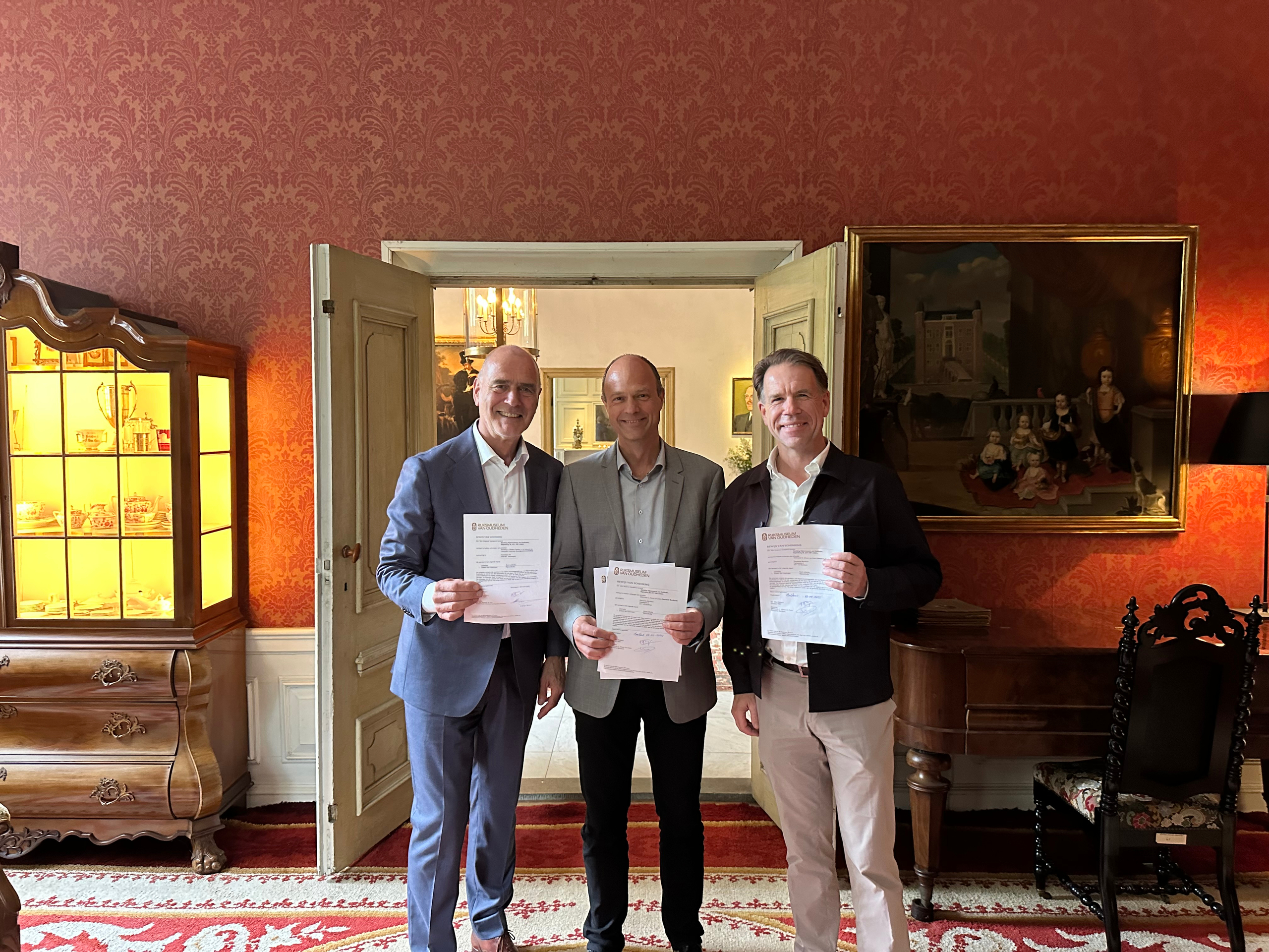 Ondertekening overdracht zwaard Kees van Dalen Lucas Petit en Simon Reinink 2025