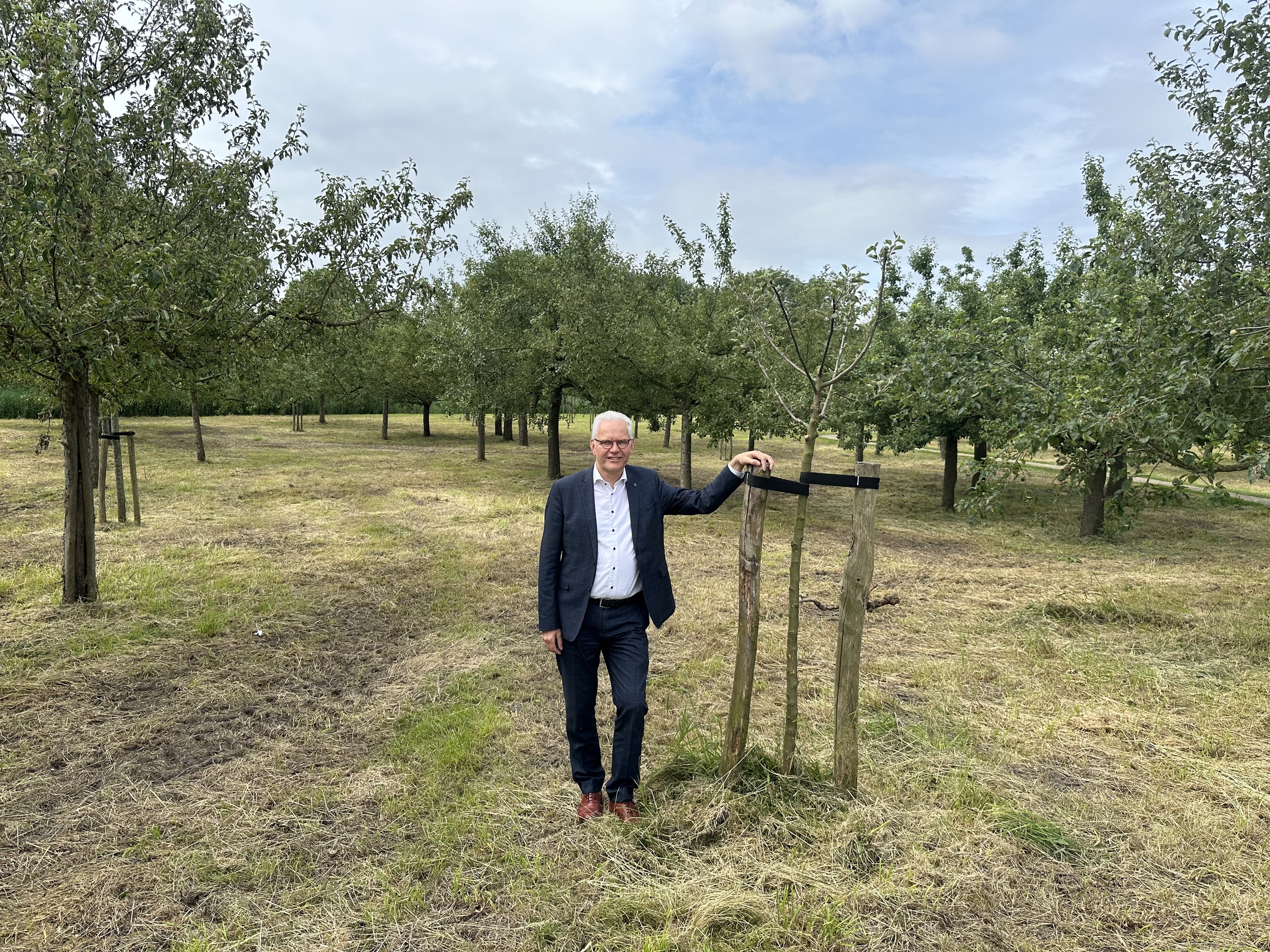 Wethouder Van Wikselaar in park 2024